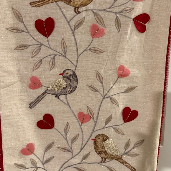 Nicole Miller Valentine Hearts & Bird Print Table Runner Sz 16 x 90 - Picture 7 of 8
